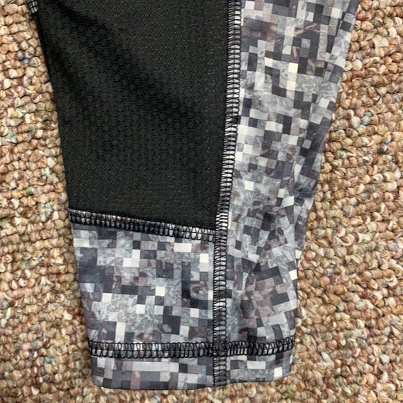 Avia capris length blk gray yoga pants - Size medium - Picture 8 of 14